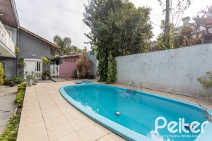 Casa à venda com 334m², 4 dormitórios, 2 suítes, 4 vagas, no bairro Jardim Isabel em Porto Alegre