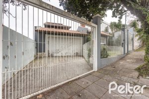 Casa à venda com 334m², 4 dormitórios, 2 suítes, 4 vagas, no bairro Jardim Isabel em Porto Alegre