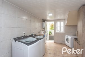 Casa à venda com 334m², 4 dormitórios, 2 suítes, 4 vagas, no bairro Jardim Isabel em Porto Alegre