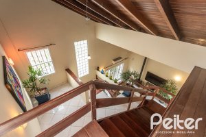 Casa à venda com 334m², 4 dormitórios, 2 suítes, 4 vagas, no bairro Jardim Isabel em Porto Alegre