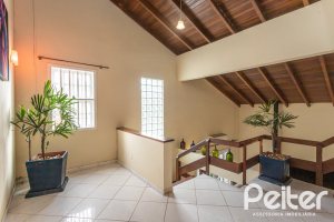 Casa à venda com 334m², 4 dormitórios, 2 suítes, 4 vagas, no bairro Jardim Isabel em Porto Alegre