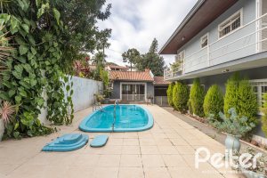 Casa à venda com 334m², 4 dormitórios, 2 suítes, 4 vagas, no bairro Jardim Isabel em Porto Alegre