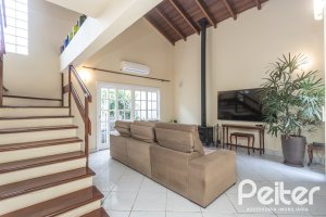 Casa à venda com 334m², 4 dormitórios, 2 suítes, 4 vagas, no bairro Jardim Isabel em Porto Alegre