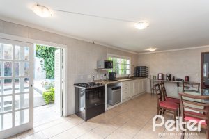 Casa à venda com 334m², 4 dormitórios, 2 suítes, 4 vagas, no bairro Jardim Isabel em Porto Alegre