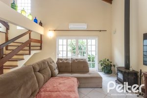 Casa à venda com 334m², 4 dormitórios, 2 suítes, 4 vagas, no bairro Jardim Isabel em Porto Alegre