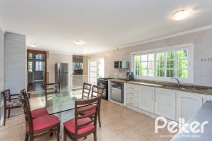 Casa à venda com 334m², 4 dormitórios, 2 suítes, 4 vagas, no bairro Jardim Isabel em Porto Alegre