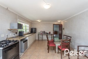 Casa à venda com 334m², 4 dormitórios, 2 suítes, 4 vagas, no bairro Jardim Isabel em Porto Alegre