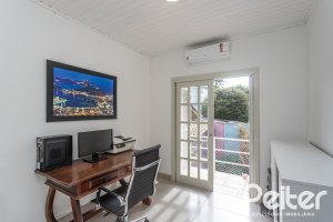 Casa à venda com 334m², 4 dormitórios, 2 suítes, 4 vagas, no bairro Jardim Isabel em Porto Alegre