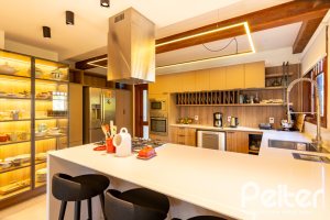 Casa em Condomínio à venda com 315m², 3 dormitórios, 3 suítes, 4 vagas, no bairro Cavalhada em PORTO ALEGRE