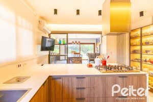 Casa em Condomínio à venda com 315m², 3 dormitórios, 3 suítes, 4 vagas, no bairro Cavalhada em PORTO ALEGRE