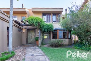 Casa em Condomínio à venda com 315m², 3 dormitórios, 3 suítes, 4 vagas, no bairro Cavalhada em PORTO ALEGRE