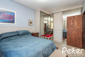 Casa à venda com 300m², 3 dormitórios, 1 suíte, 3 vagas, no bairro Ipanema em Porto Alegre