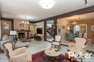 Casa à venda com 300m², 3 dormitórios, 1 suíte, 3 vagas, no bairro Ipanema em Porto Alegre