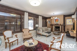 Casa à venda com 300m², 3 dormitórios, 1 suíte, 3 vagas, no bairro Ipanema em Porto Alegre