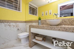 Casa à venda com 300m², 3 dormitórios, 1 suíte, 3 vagas, no bairro Ipanema em Porto Alegre