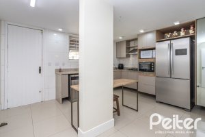 Casa à venda com 300m², 3 dormitórios, 1 suíte, 3 vagas, no bairro Ipanema em Porto Alegre