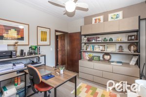 Casa à venda com 300m², 3 dormitórios, 1 suíte, 3 vagas, no bairro Ipanema em Porto Alegre