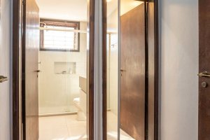 Casa à venda com 300m², 3 dormitórios, 1 suíte, 3 vagas, no bairro Ipanema em Porto Alegre