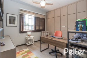 Casa à venda com 300m², 3 dormitórios, 1 suíte, 3 vagas, no bairro Ipanema em Porto Alegre