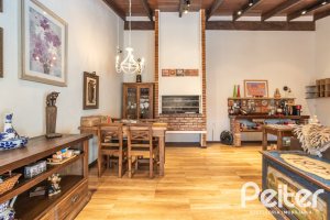 Casa à venda com 300m², 3 dormitórios, 1 suíte, 3 vagas, no bairro Ipanema em Porto Alegre