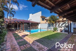 Casa à venda com 300m², 3 dormitórios, 1 suíte, 3 vagas, no bairro Ipanema em Porto Alegre