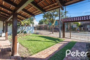 Casa à venda com 300m², 3 dormitórios, 1 suíte, 3 vagas, no bairro Ipanema em Porto Alegre