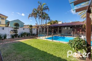 Casa à venda com 300m², 3 dormitórios, 1 suíte, 3 vagas, no bairro Ipanema em Porto Alegre