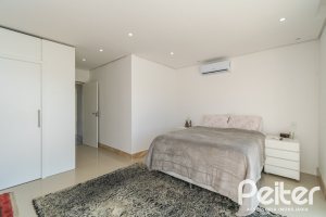 Casa em Condomínio à venda com 349m², 5 dormitórios, 5 suítes, 4 vagas, no bairro Terra Ville em PORTO ALEGRE