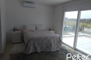Casa em Condomínio à venda com 349m², 5 dormitórios, 5 suítes, 4 vagas, no bairro Terra Ville em PORTO ALEGRE