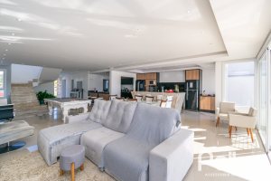 Casa em Condomínio à venda com 349m², 5 dormitórios, 5 suítes, 4 vagas, no bairro Terra Ville em PORTO ALEGRE