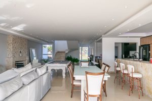 Casa em Condomínio à venda com 349m², 5 dormitórios, 5 suítes, 4 vagas, no bairro Terra Ville em PORTO ALEGRE