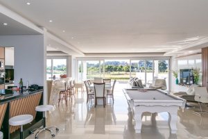Casa em Condomínio à venda com 349m², 5 dormitórios, 5 suítes, 4 vagas, no bairro Terra Ville em PORTO ALEGRE