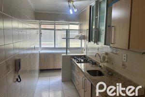 Apartamento à venda com 69m², 2 dormitórios, 1 vaga, no bairro Cristal em Porto Alegre