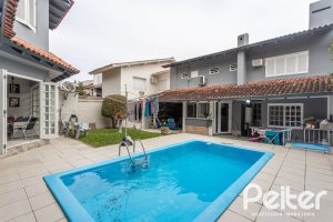 Casa à venda com 308m², 4 dormitórios, 1 suíte, 2 vagas, no bairro Ipanema em Porto Alegre