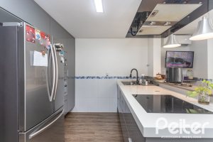 Casa à venda com 308m², 4 dormitórios, 1 suíte, 2 vagas, no bairro Ipanema em Porto Alegre