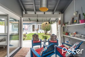 Casa à venda com 308m², 4 dormitórios, 1 suíte, 2 vagas, no bairro Ipanema em Porto Alegre