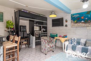 Casa à venda com 308m², 4 dormitórios, 1 suíte, 2 vagas, no bairro Ipanema em Porto Alegre