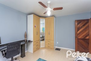 Casa à venda com 308m², 4 dormitórios, 1 suíte, 2 vagas, no bairro Ipanema em Porto Alegre