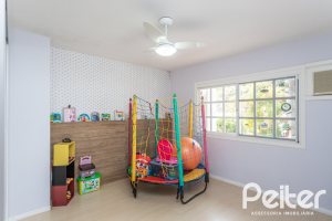 Casa à venda com 308m², 4 dormitórios, 1 suíte, 2 vagas, no bairro Ipanema em Porto Alegre