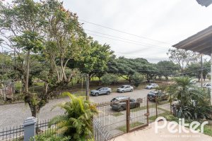 Casa à venda com 308m², 4 dormitórios, 1 suíte, 2 vagas, no bairro Ipanema em Porto Alegre