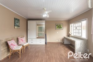 Casa à venda com 308m², 4 dormitórios, 1 suíte, 2 vagas, no bairro Ipanema em Porto Alegre