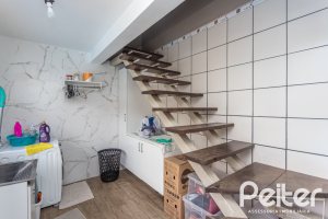 Casa à venda com 308m², 4 dormitórios, 1 suíte, 2 vagas, no bairro Ipanema em Porto Alegre