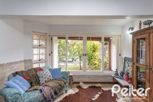 Casa à venda com 308m², 4 dormitórios, 1 suíte, 2 vagas, no bairro Ipanema em Porto Alegre