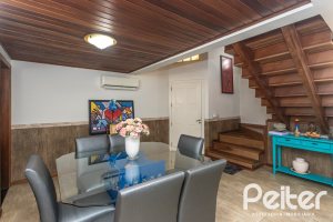 Casa à venda com 308m², 4 dormitórios, 1 suíte, 2 vagas, no bairro Ipanema em Porto Alegre