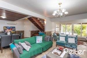 Casa à venda com 308m², 4 dormitórios, 1 suíte, 2 vagas, no bairro Ipanema em Porto Alegre