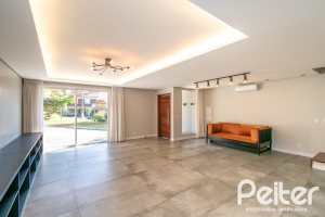 Casa em Condomínio à venda com 248m², 3 dormitórios, 2 suítes, 2 vagas, no bairro Vila Nova em Porto Alegre