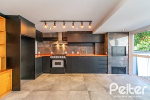 Casa em Condomínio à venda com 248m², 3 dormitórios, 2 suítes, 2 vagas, no bairro Vila Nova em Porto Alegre