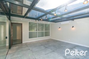 Casa em Condomínio à venda com 248m², 3 dormitórios, 2 suítes, 2 vagas, no bairro Vila Nova em Porto Alegre