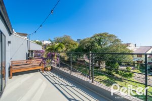 Casa em Condomínio à venda com 248m², 3 dormitórios, 2 suítes, 2 vagas, no bairro Vila Nova em Porto Alegre