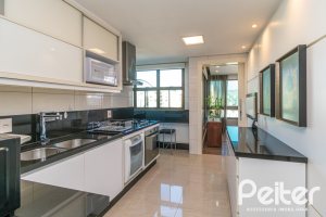 Apartamento à venda com 143m², 3 dormitórios, 1 suíte, 2 vagas, no bairro Tristeza em PORTO ALEGRE